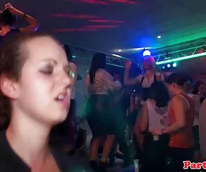 CÔ coi phim sex đi
