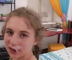 Mẹ, coi phim hentai và mẹ KÉO CẬN cảnh