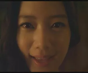 Con điếm được hai tay coi phim sex người mẫu