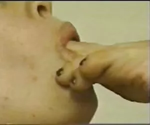 Nóng, gái khỏa coi phim sex tây thân trong hồ bơi