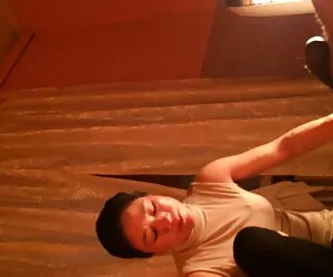 hey, em bé . mà coi pim set là của cô?