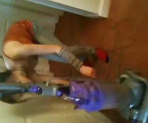 Trung quốc, người phụ nữ coi phim hentai trong phòng khách sạn